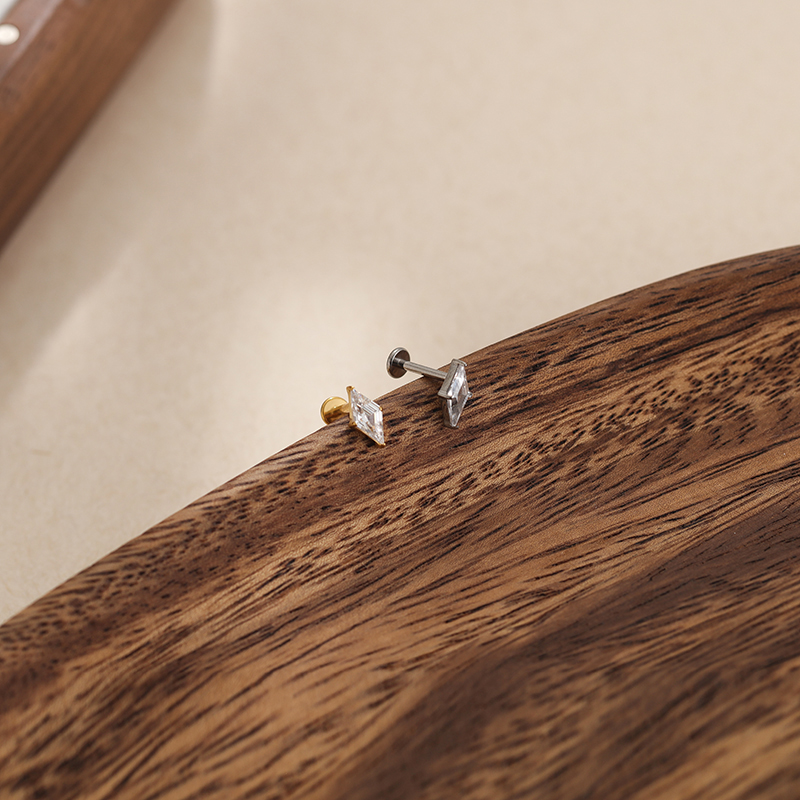 钛合金百搭锆石女防过敏耳钉