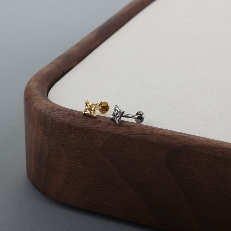 植入级医用钛合金镂空四叶草穿刺唇钉养耳洞防过敏耳蜗耳垂小耳钉