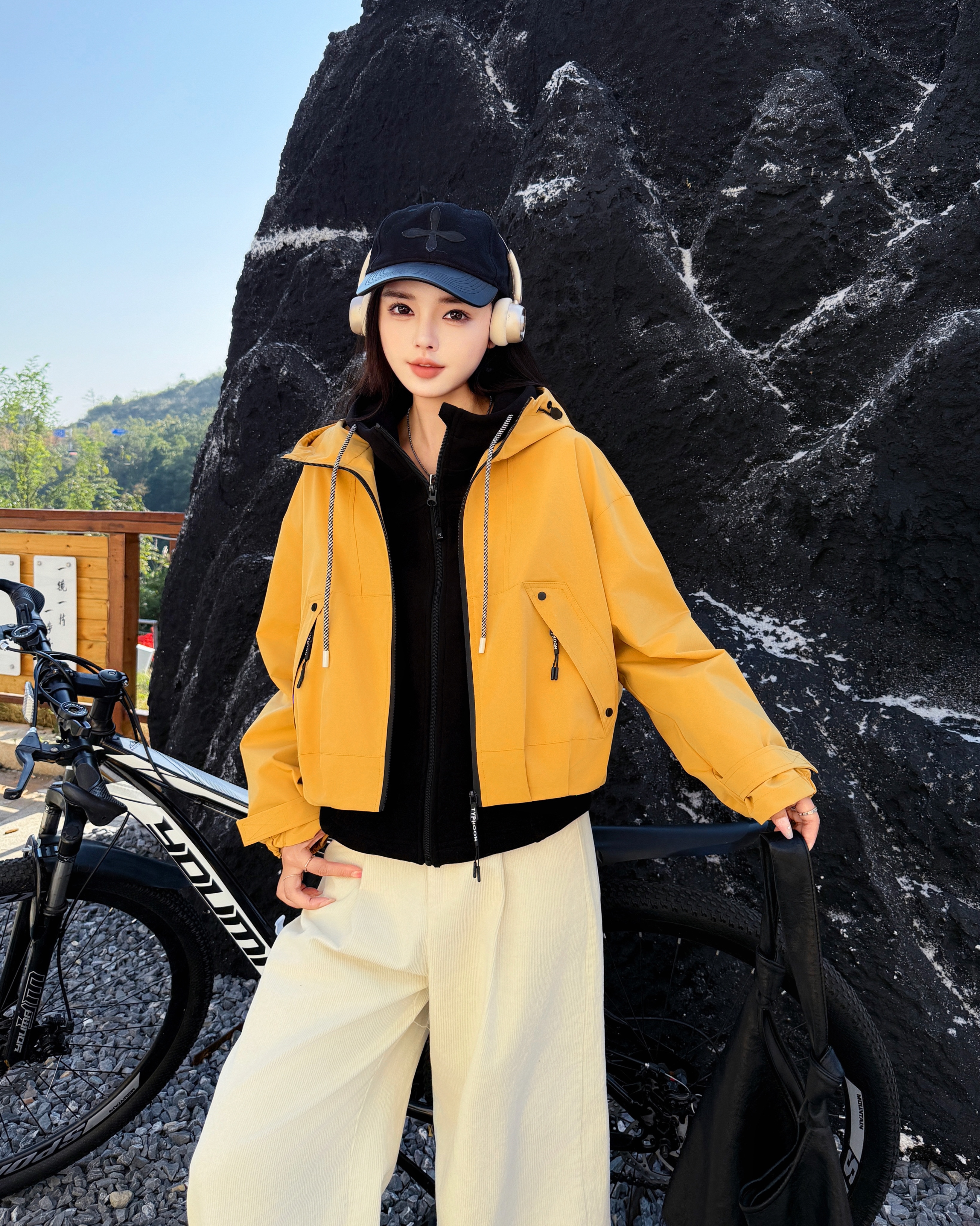 时尚短款三合一冲锋衣连帽休闲外套两件套女秋冬季新款加厚可拆卸