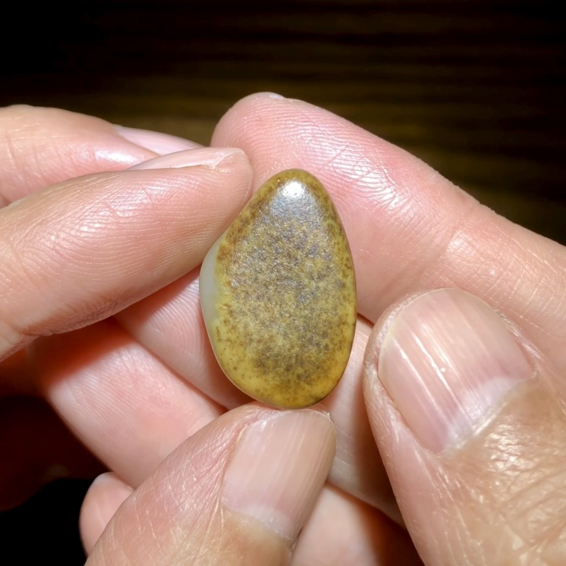老石头和田玉特色收藏级新疆青白玉黄沁鹿皮阴阳面籽料原石3.71克