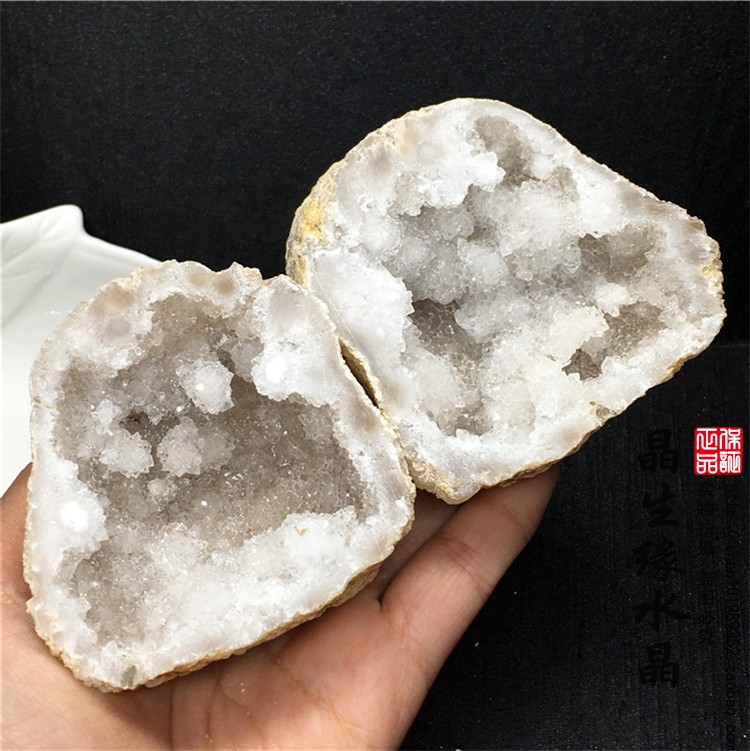 天然白玛瑙聚宝盆一对里面长白水晶晶牙 实物图3