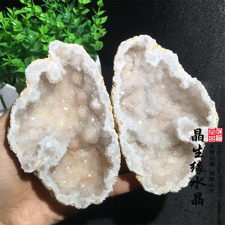 精品天然白玛瑙聚宝盆一对里面长白水晶晶牙 实物图3