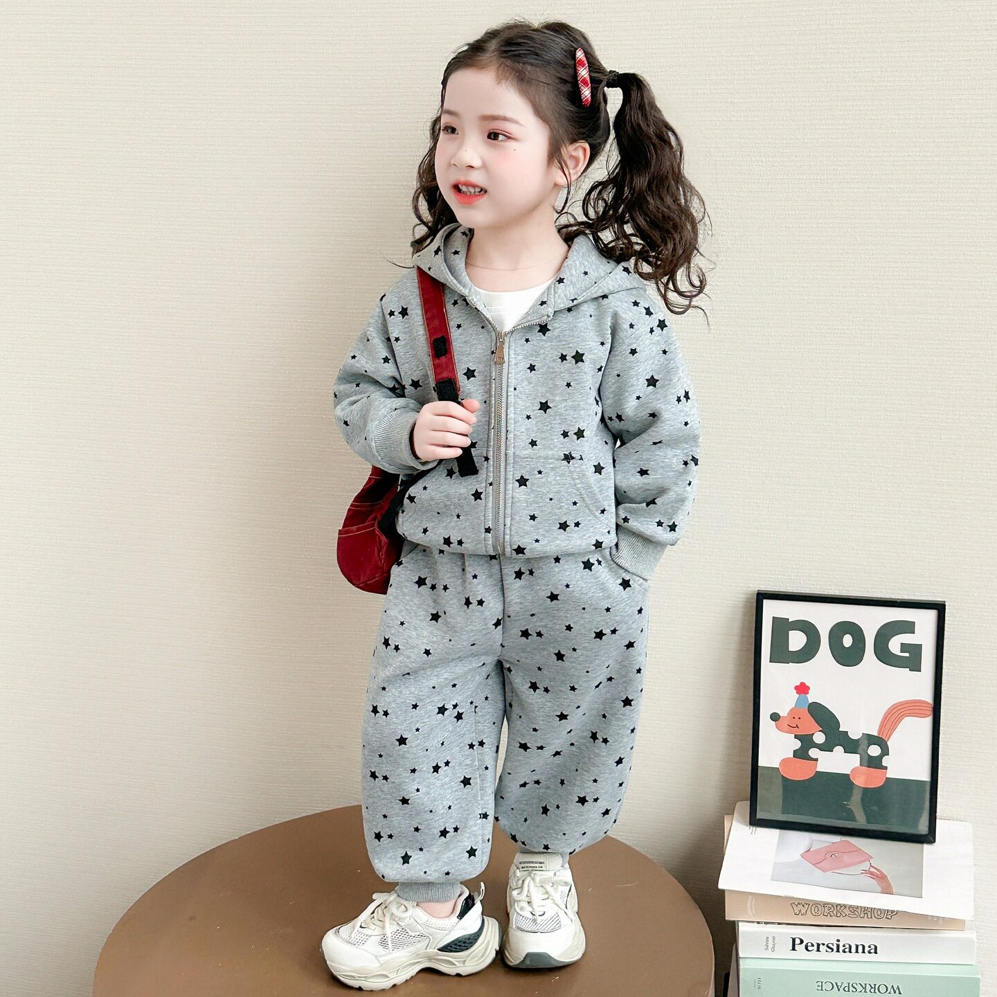 女童春秋套装2026新款春装星星印花连帽兔耳外套中小童时髦两件套