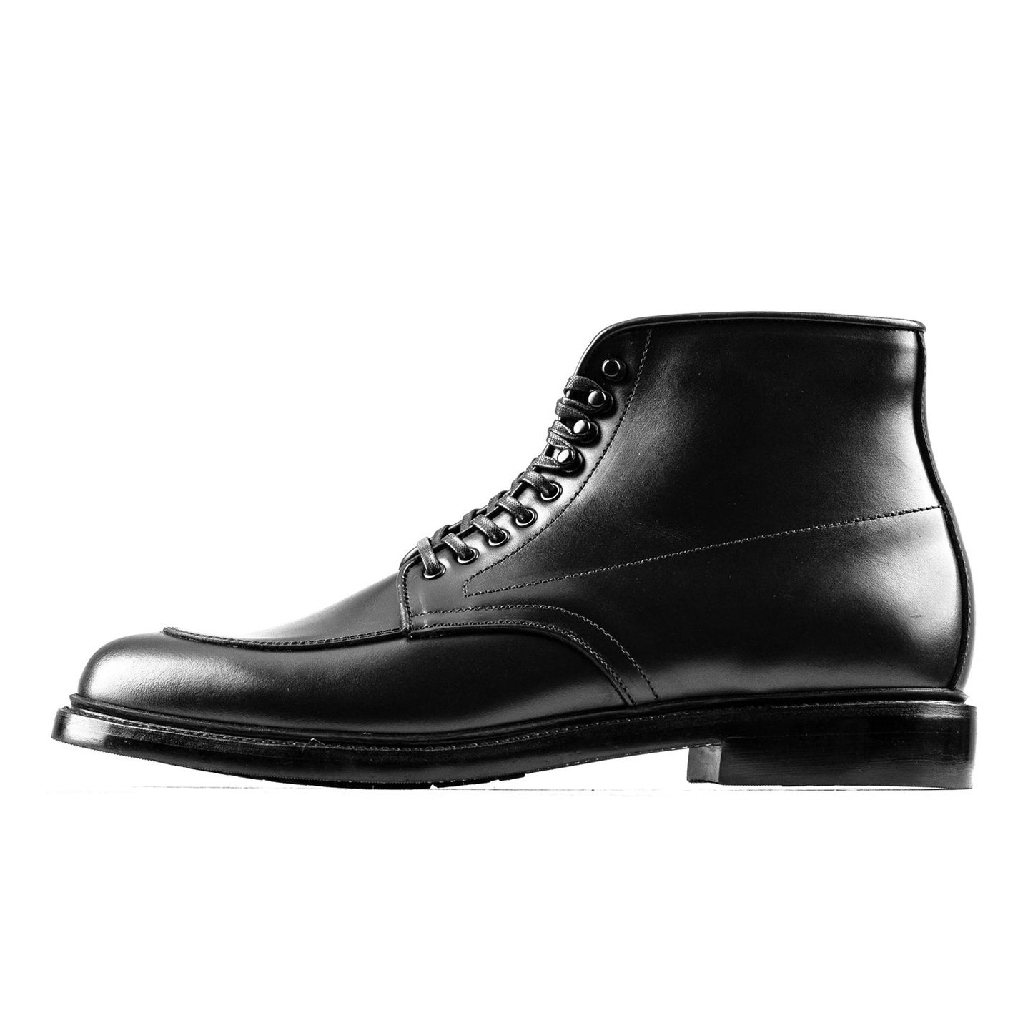 Classic V-Tip Boot -luosjiet®boots - Black OTA Cowhide