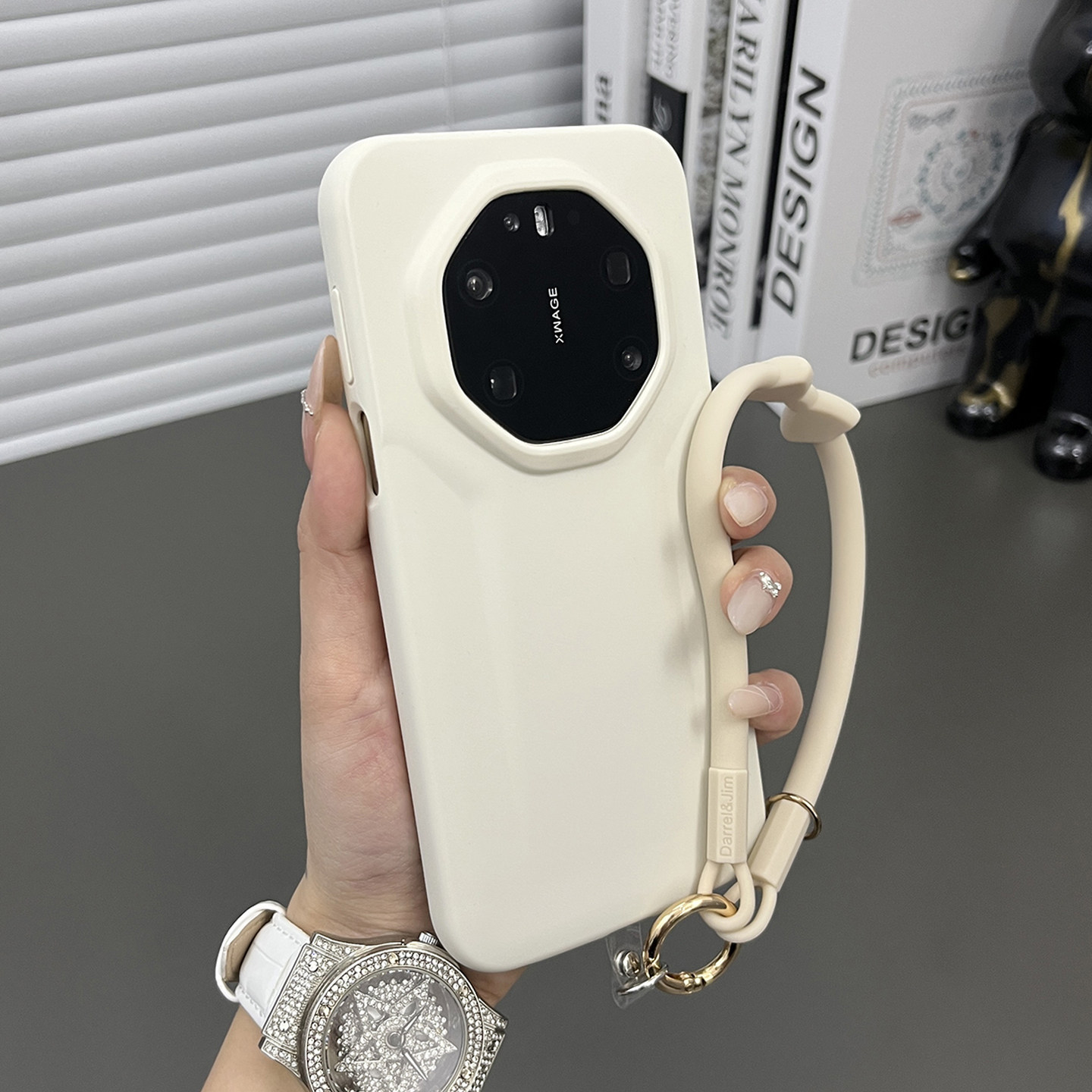 三只鱼【时尚液态硅胶古董白手提绳】适用于华为mate80rs非凡