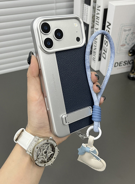 三只鱼【网红荔枝皮纹相机壳深蓝色手提绳】适用苹果17promax/17air手机壳新款ipone高档防摔全包保护套男女