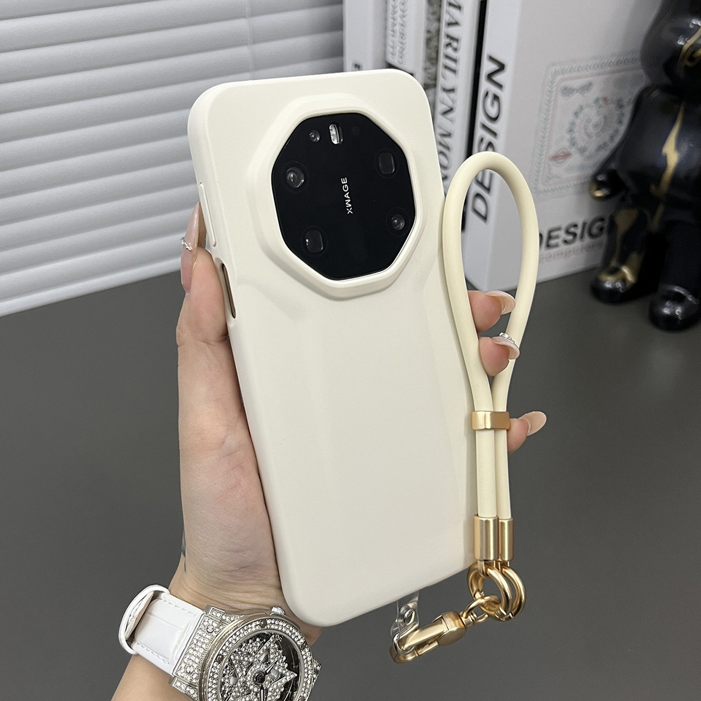 三只鱼【创意液态硅胶古董白手提绳】适用于华为mate80rs非凡