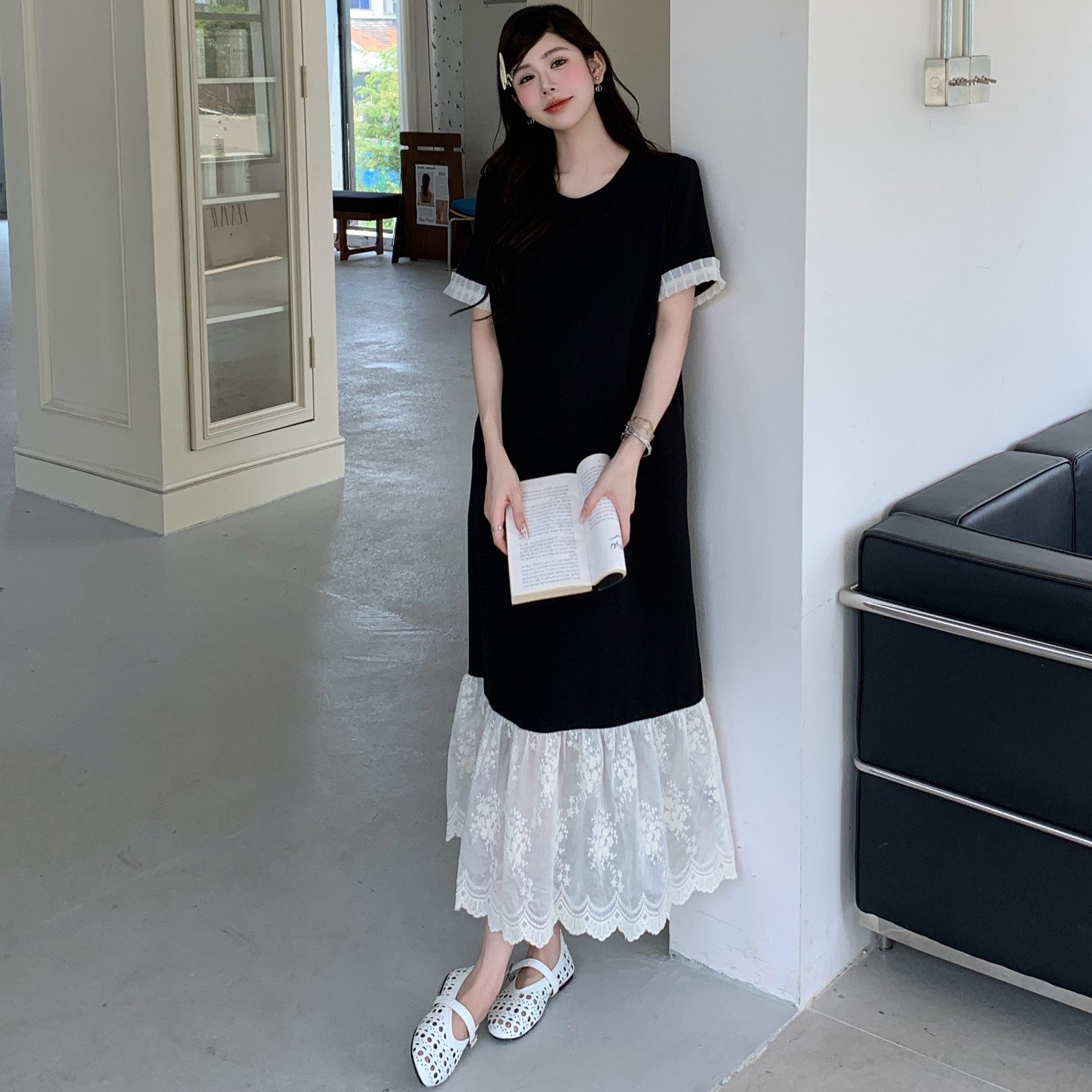 蕾丝边黑色正肩短袖连衣裙女2026春夏新款大码胖mm直筒遮肚t恤裙