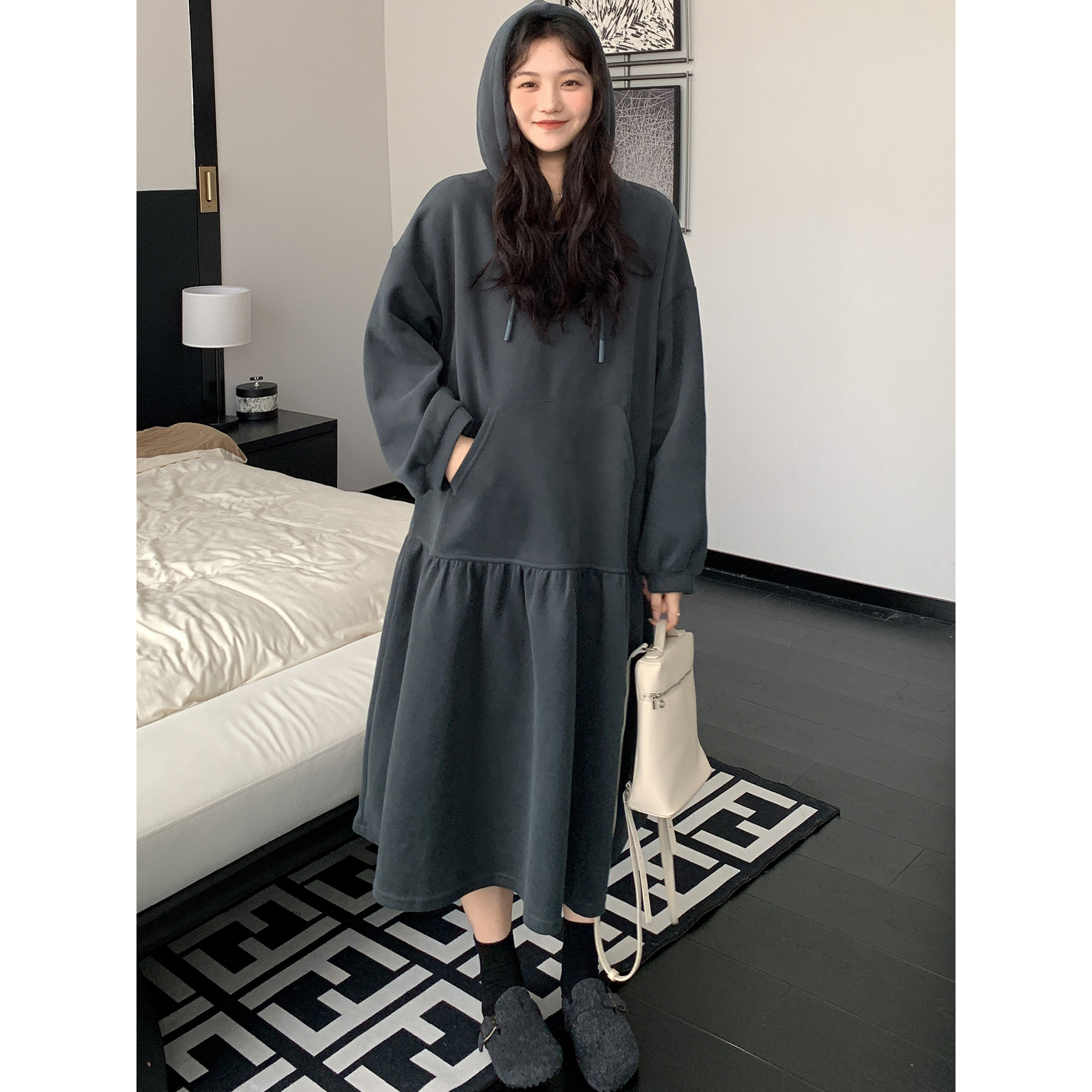 实拍新款 2026秋冬大码女装连帽慵懒风纯色卫衣连衣裙