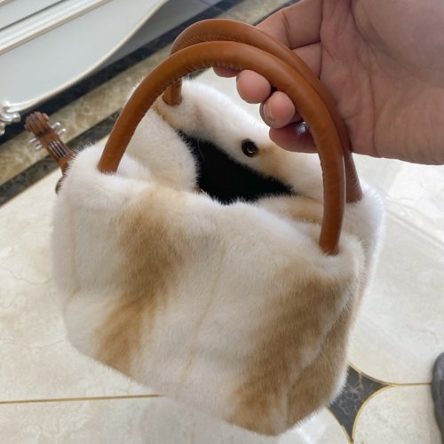 新款金貂绒包包女日韩ins时尚手提水桶包毛茸茸秋冬毛毛