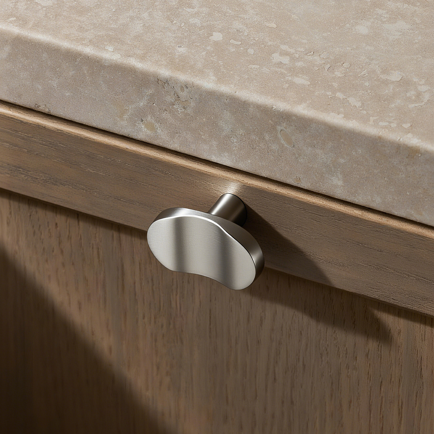 适配木质柜体，质感高级的拉手