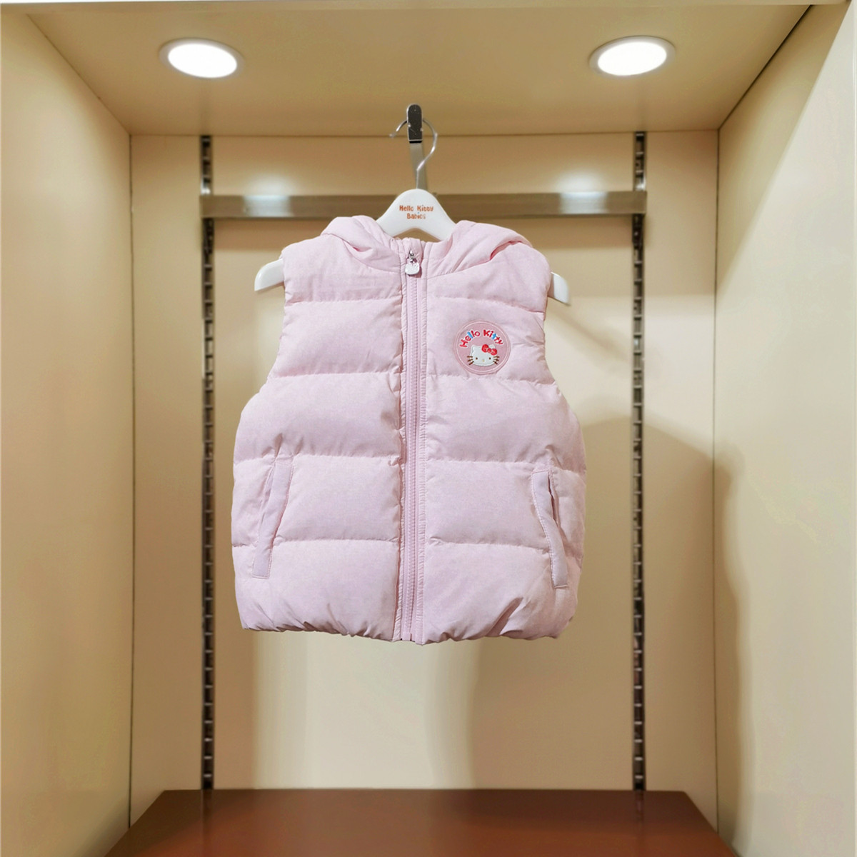 商场同款羽绒马甲HelloKitty