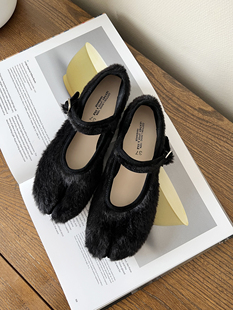 黑色 秋冬女鞋 HOME WORK原创设计师手工分趾平底tabi玛丽珍毛毛鞋