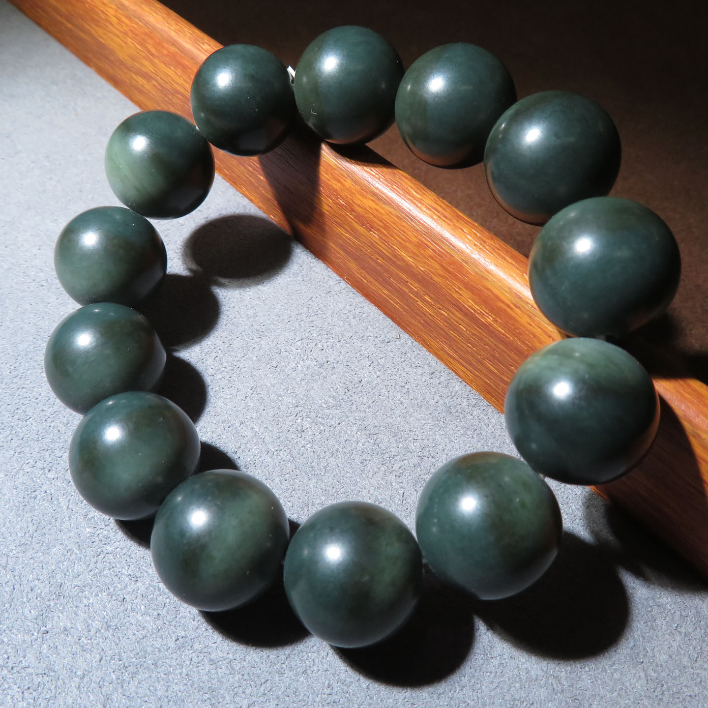 美美哒方言精品和田玉佩戴级新疆沙枣青籽料双色卡16mm圆珠手串w2