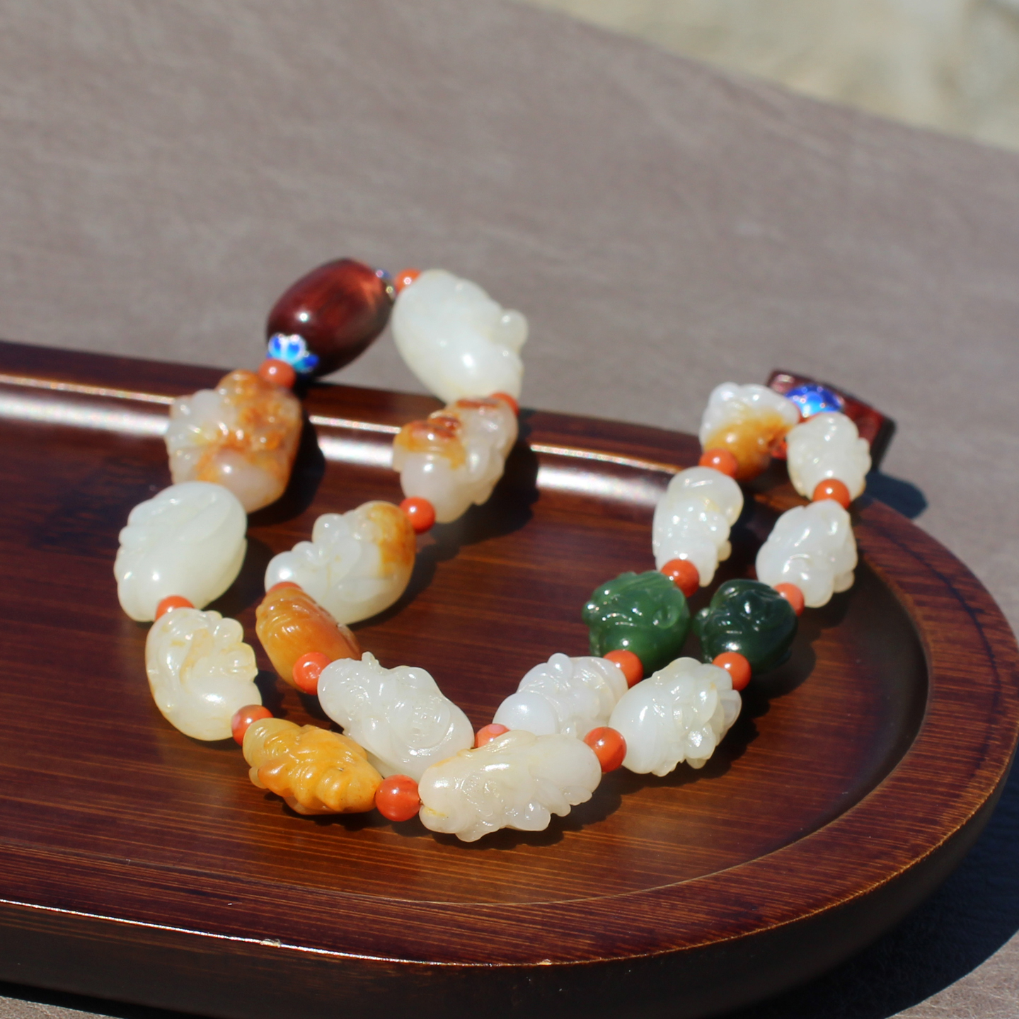 新疆黄沁皮白玉籽料十八罗汉