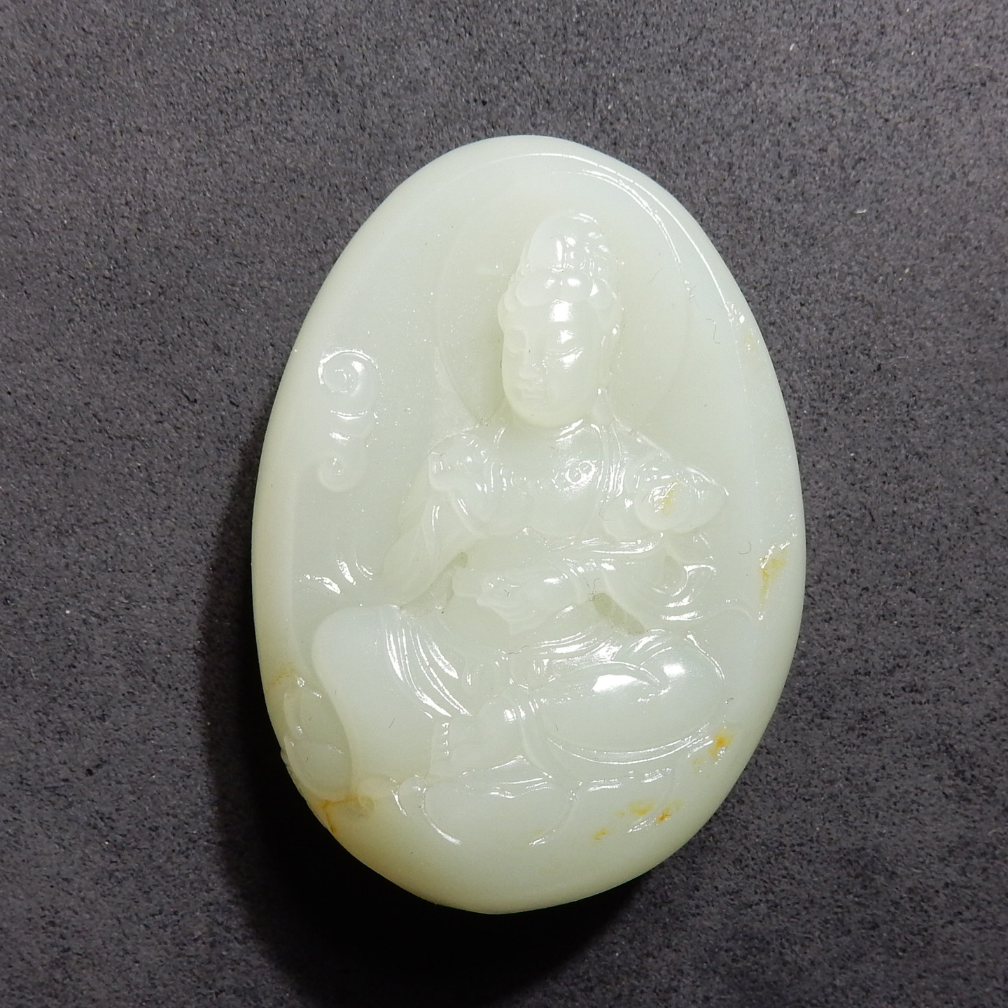 放漏了方言和田玉新疆特色挂金皮老熟如酥白玉籽料观音吊坠挂件h2