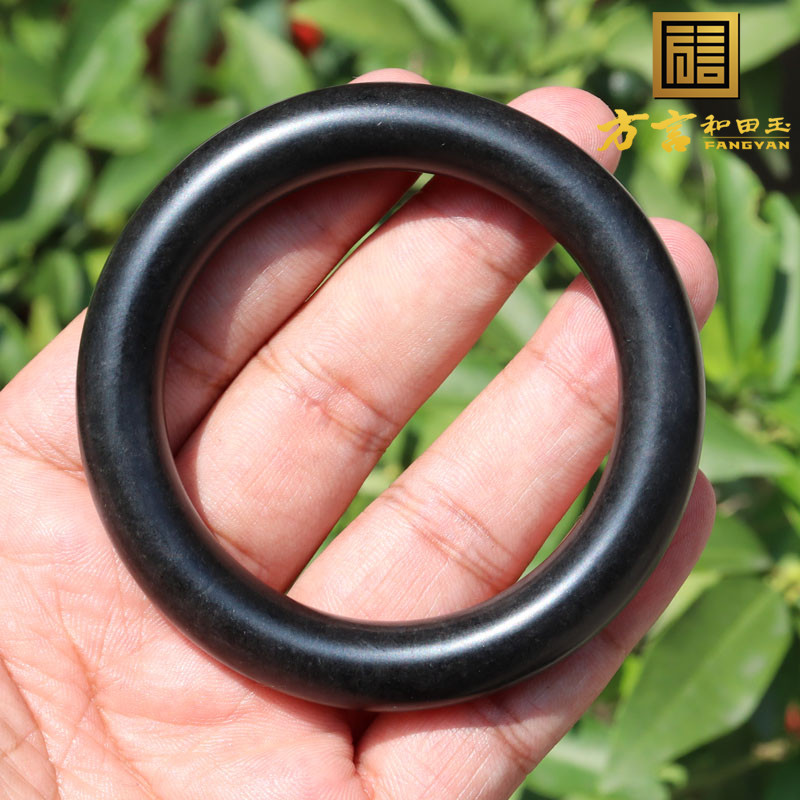 方言和田玉珍稀名品精品新疆墨玉白玉底聚墨黑54至60mm女士手镯n