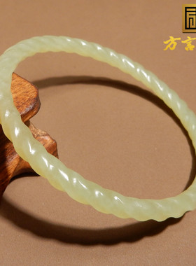 和田玉手镯有独特的色泽和质感