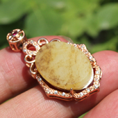 放漏方言和田玉一眼真新疆金包银秋梨皮白玉籽料银镶原石玉吊坠A1