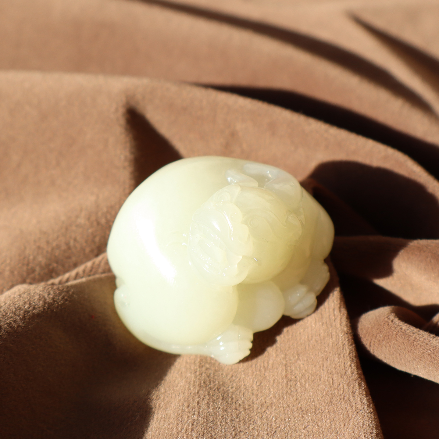 新疆且末料高脂糖白玉貔貅手把件