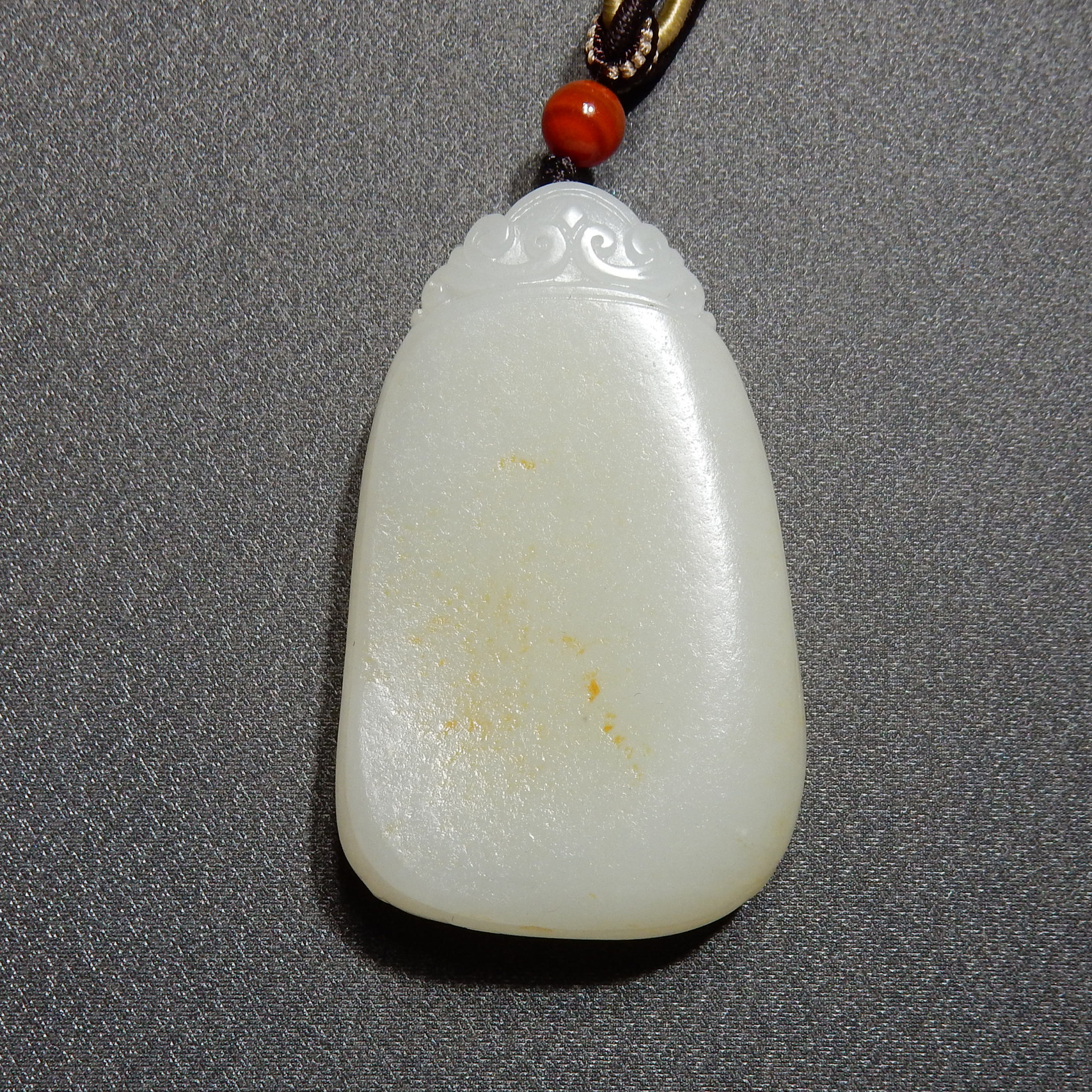 方言和田玉收藏级新疆玉龙河老熟挂金皮白玉籽料无事牌吊坠挂件h2