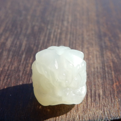 新疆且末料高油白玉精雕醒狮吊坠
