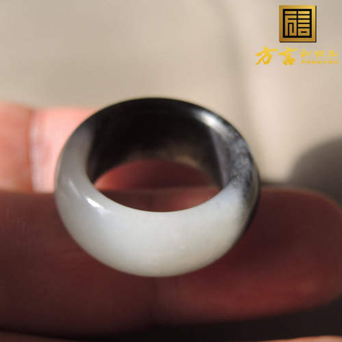 方言巨漏黑白分明一线天