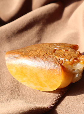 黄沁皮细腻黄玉籽料龙龟把件挂件