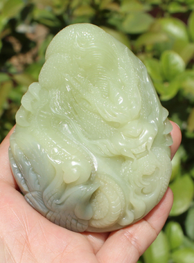 和田玉新疆细腻黄口带蓝双色把件