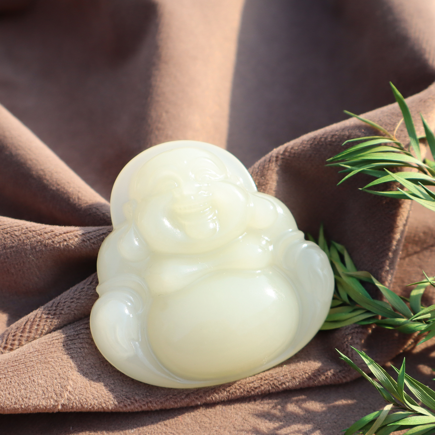 新疆且末老料细腻白玉大肚佛吊坠