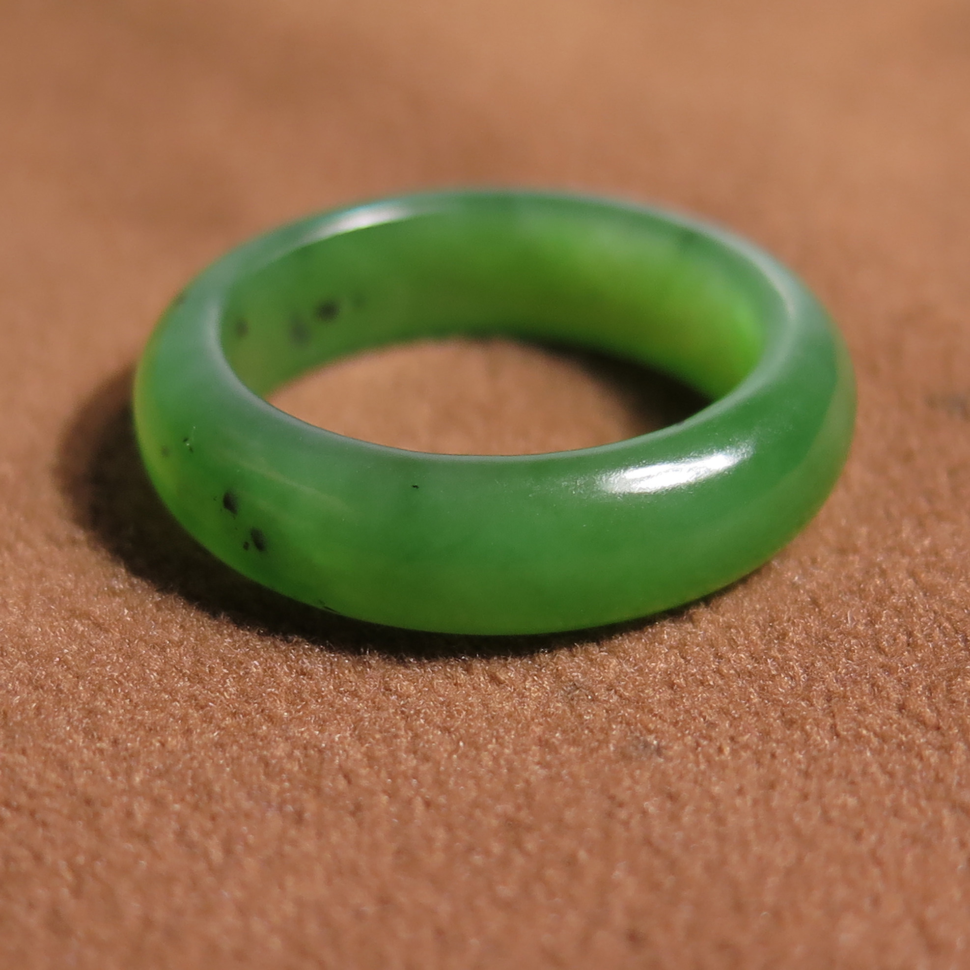 火爆方言和田玉精品佩戴级俄料乌兰海苹果绿碧玉18至20素圈戒指X5