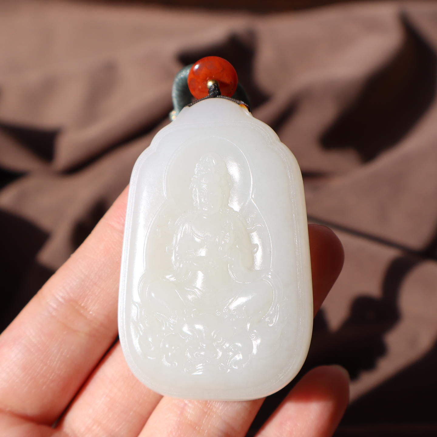 新疆95于田老料羊脂白玉观音吊坠