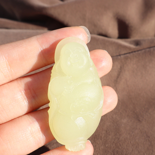 精品方言和田玉珍藏级新疆高油高糯且末黄口老料佛公吊坠挂件A2
