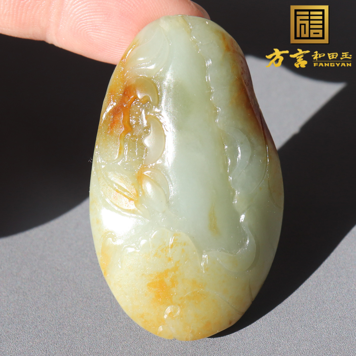 卖爆方言和田玉新疆洒金皮油润高脂精品特色籽料莲花玉吊坠挂件A8