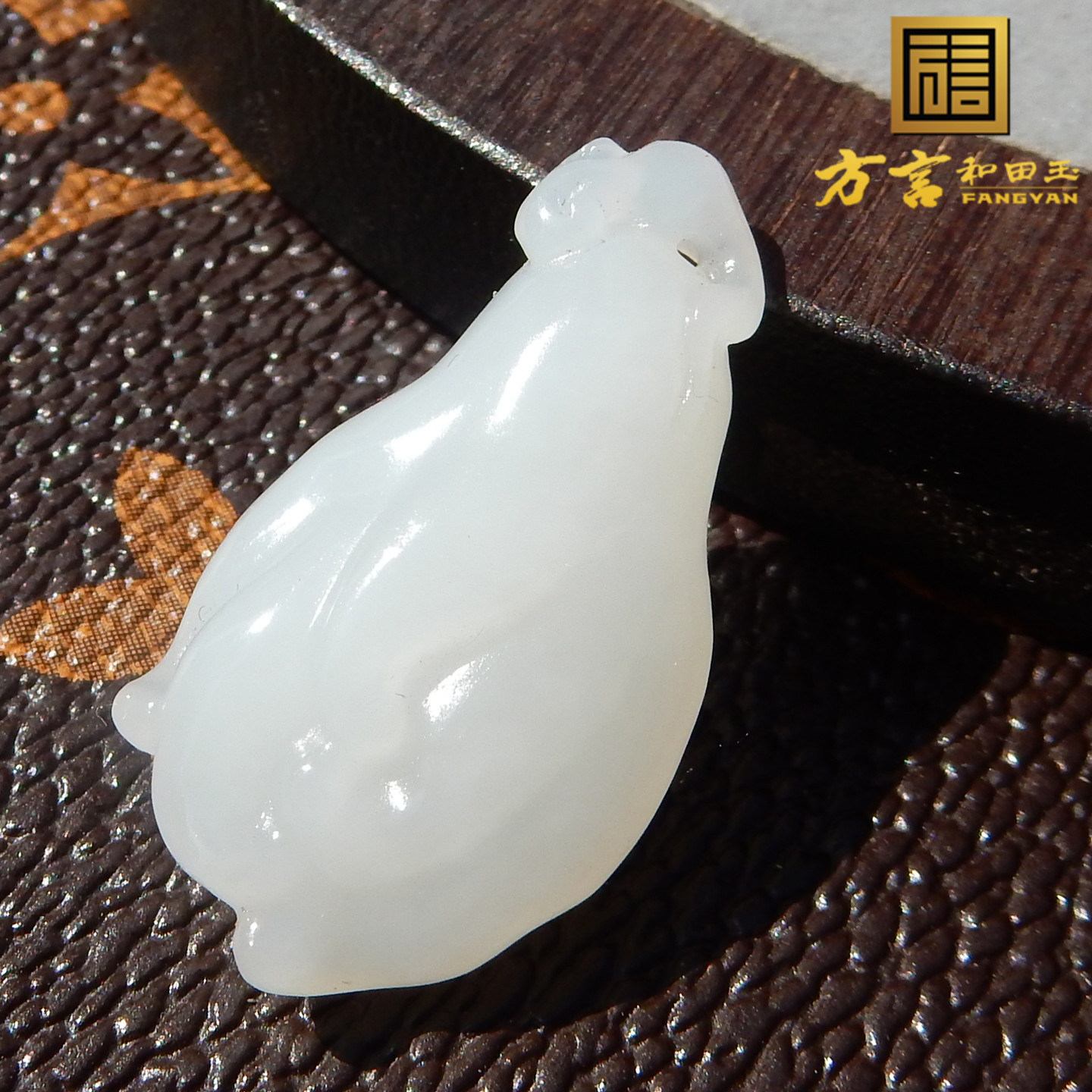 俄罗斯老坑料羊脂白玉玉兰花吊坠