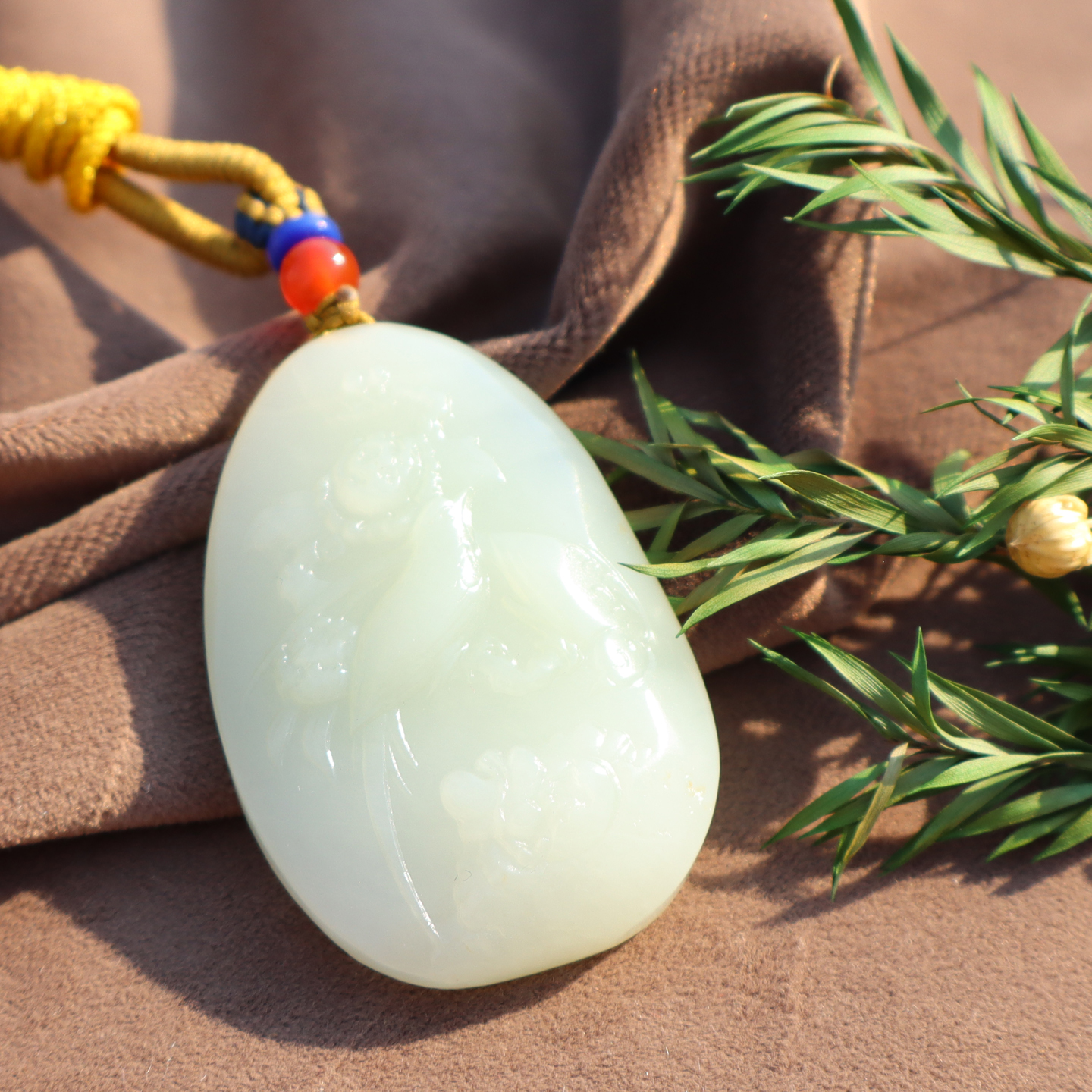 新疆挂金皮青白玉籽喜事连连吊坠