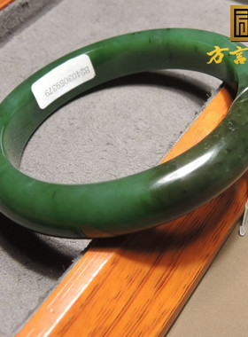 方言和田玉俄罗斯老料辣绿色飘一口糖碧玉内径卡58mm正装手镯R1