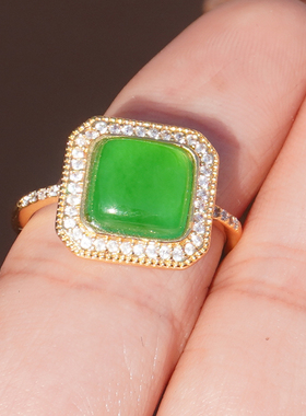 方言和田玉俄无黑点阳绿碧玉戒指