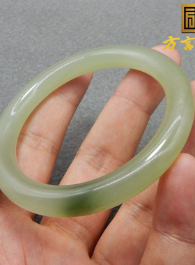 和田玉晴水色带翠高冰底圆条手镯