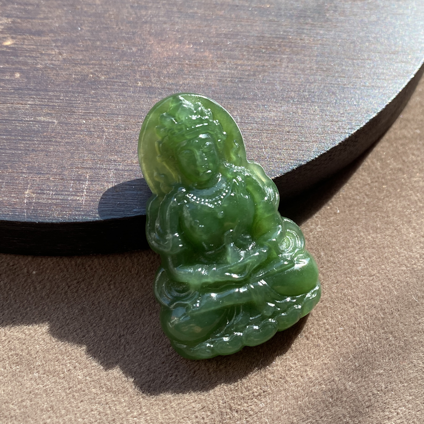 俄罗斯老坑料辣阳绿碧玉观音吊坠