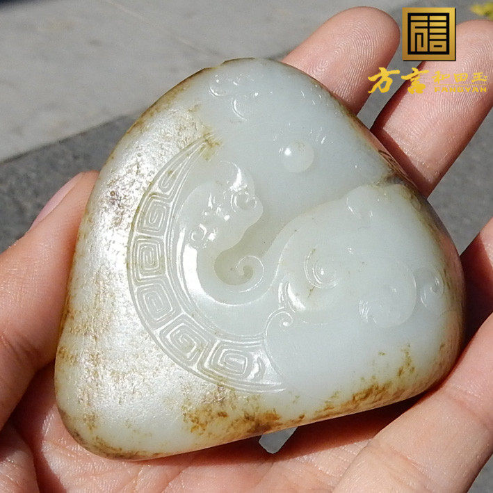 方言和田玉精品超值玉雕张再斌作品鹿皮熟糯仿古龙吐珠手把件f