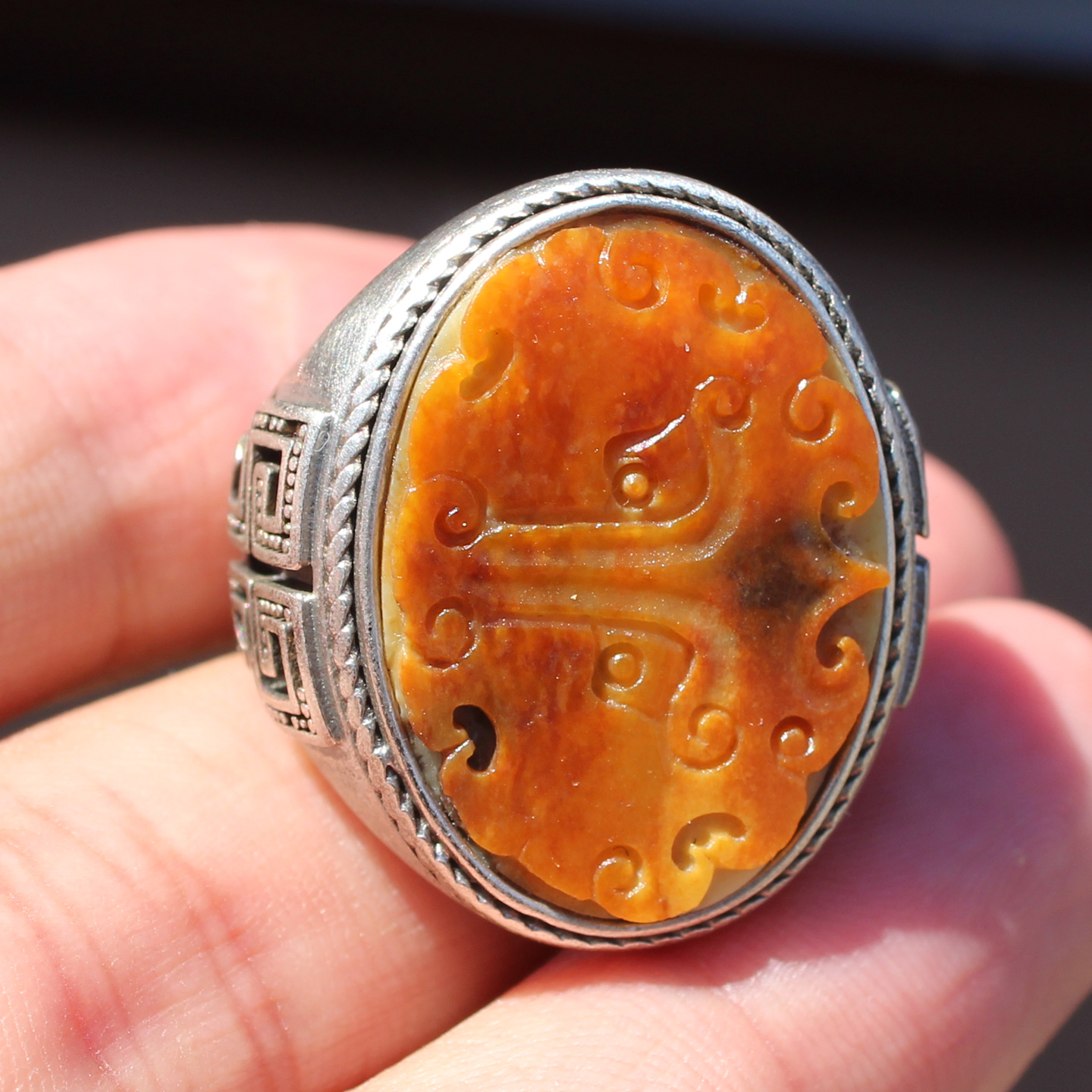 新疆黄沁皮和田籽料兽面银镶玉