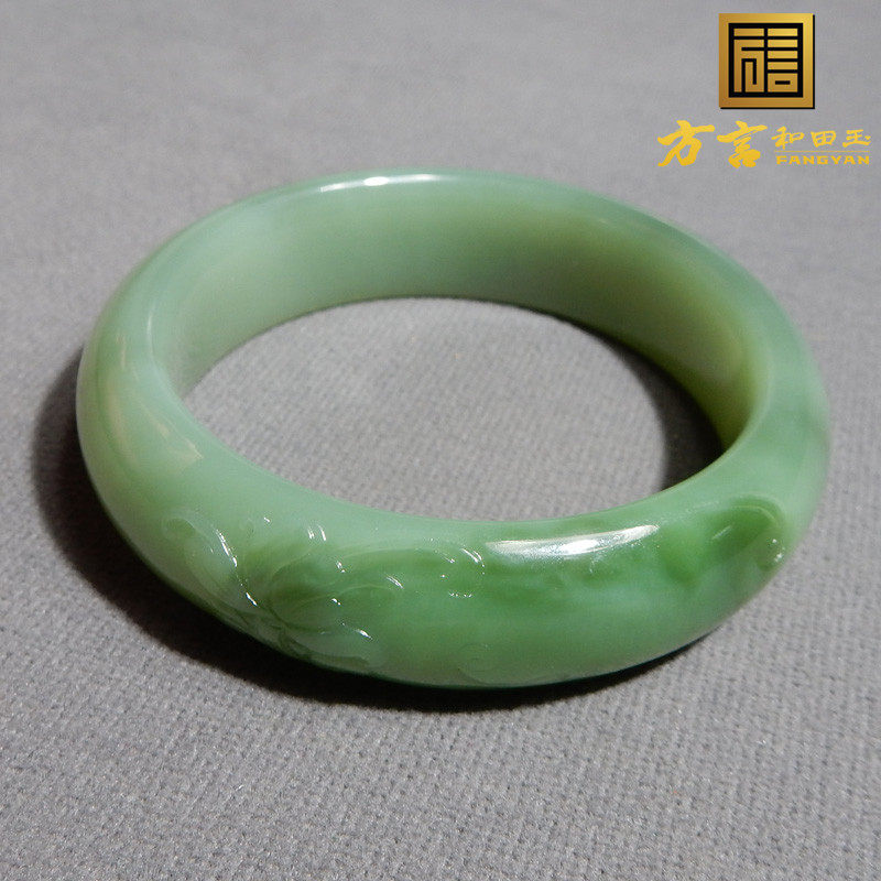 方言特色精品俄料老坑碧玉苹果绿带猫眼高冰底内径53mm雕花手镯w4