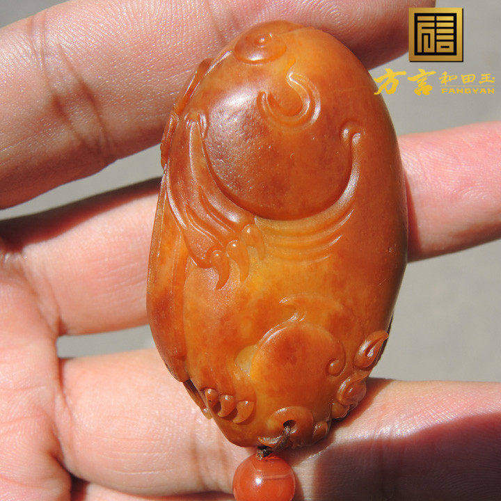 方言和田玉镇店之宝玉龙河产杨大钊原生红皮黄玉独颗籽料手把件F