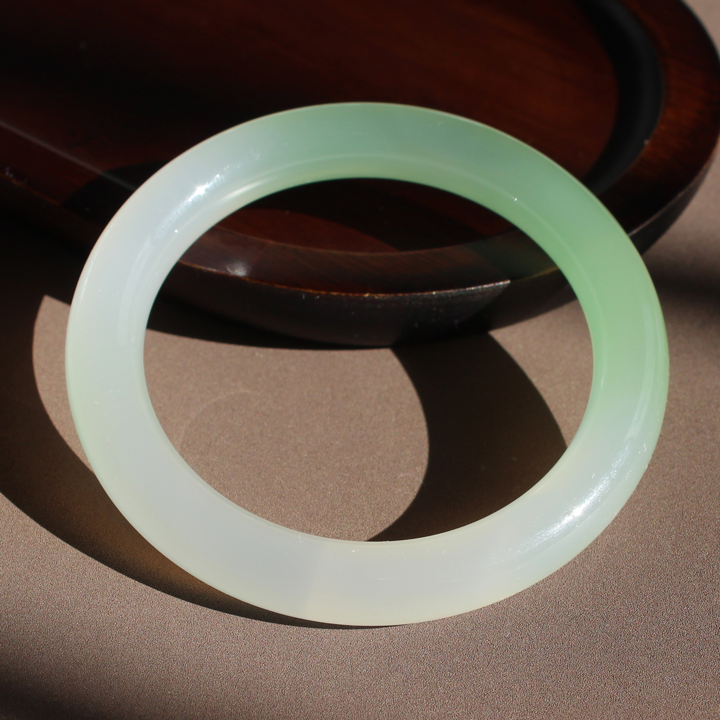 翠青半山半水渐变色58mm玉髓手镯