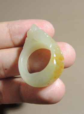 亮眼方言新疆和田玉籽料老熟油润洒金皮暖白种16mm财神戒指扳指S6