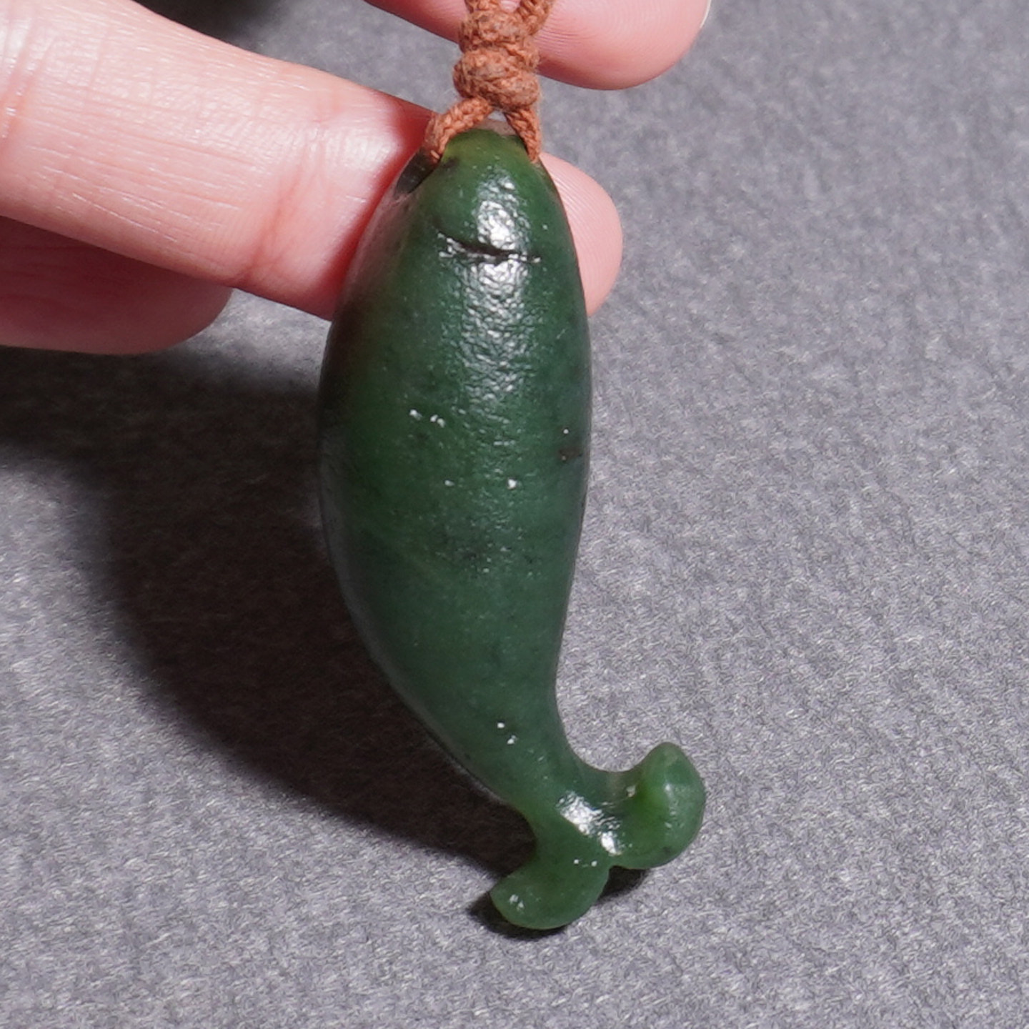 方言和田玉新疆老光工艺浓郁菠菜绿碧玉籽料连年有鱼男女款吊坠A6