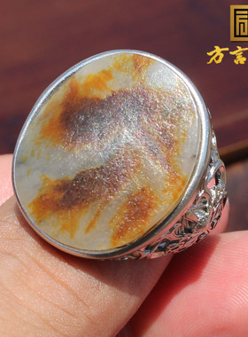 黄褐皮水墨青花籽料银镶玉戒指环