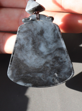 方言和田玉佩戴级新疆老熟黑白分明青花籽料山水意境牌子玉吊坠A8