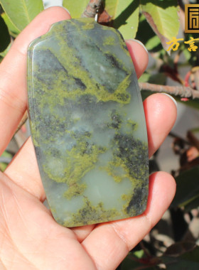 震惊了方言和田玉放漏新疆细润黄水草沁皮青花籽料平安无事牌子A6